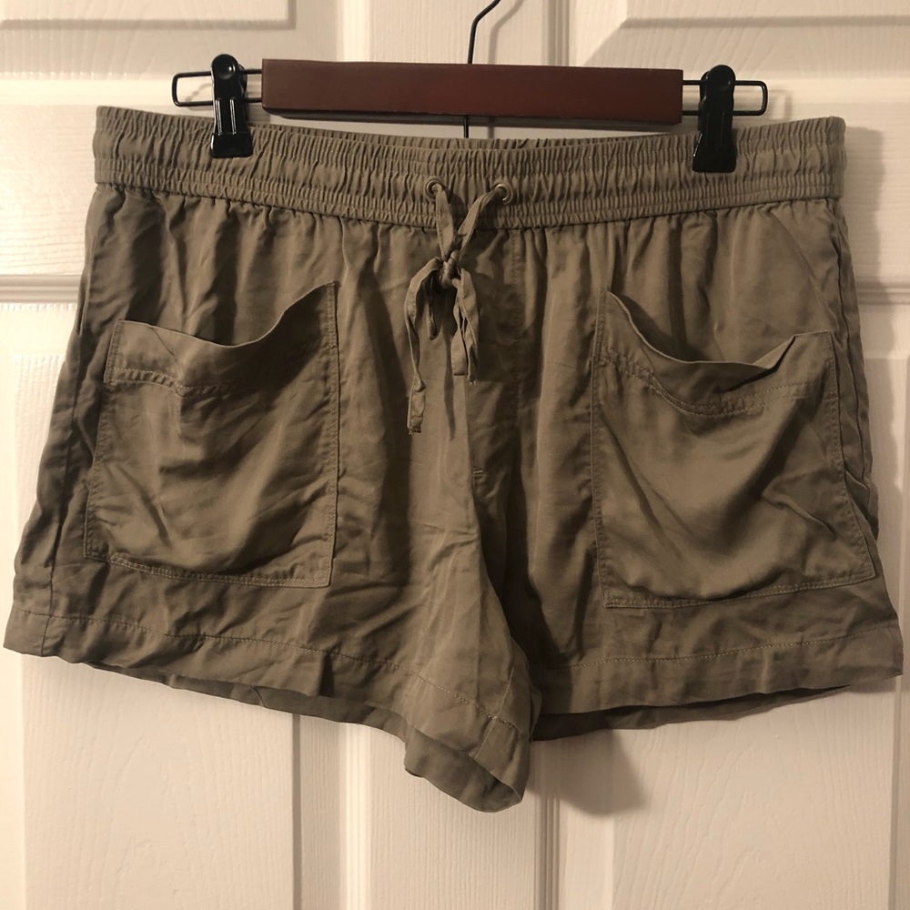 Lou & Grey Drawstring Shorts Olive/Army Green